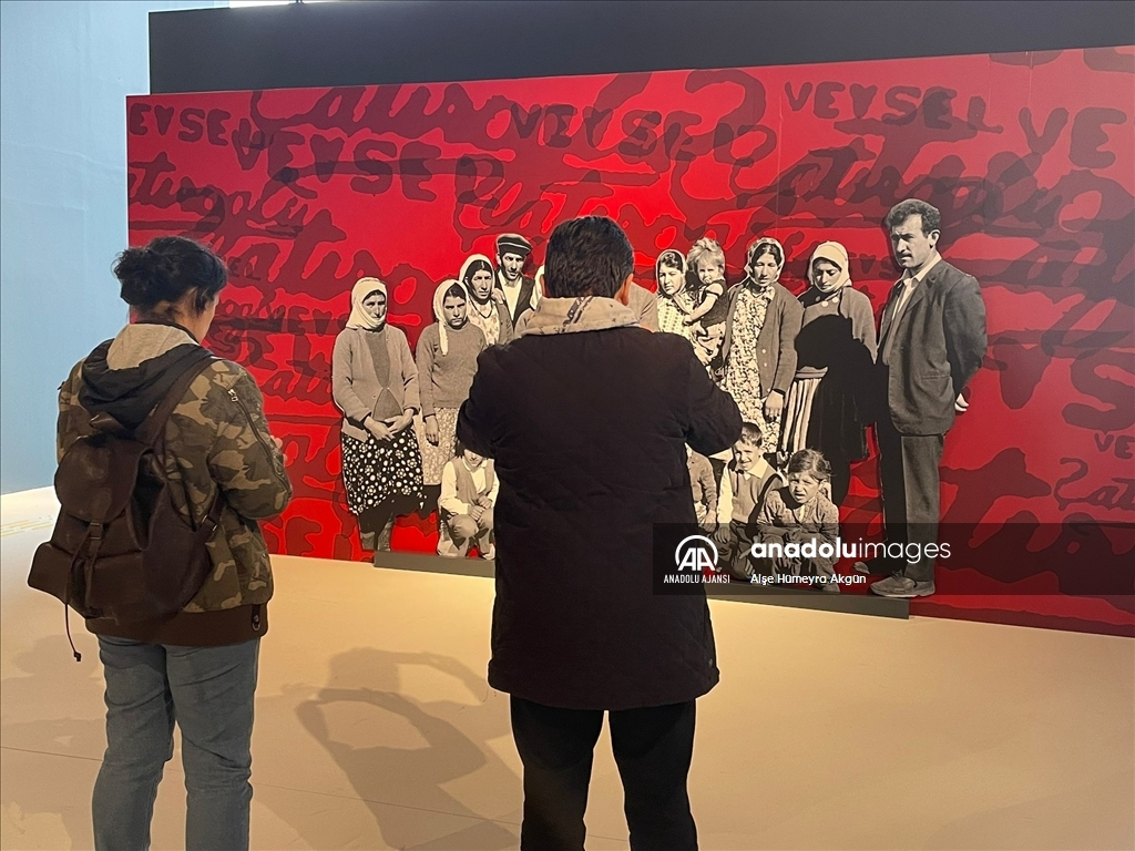 Aşık Veysel'in aile fotoğrafları ve hayatı AKM'de sergileniyor
