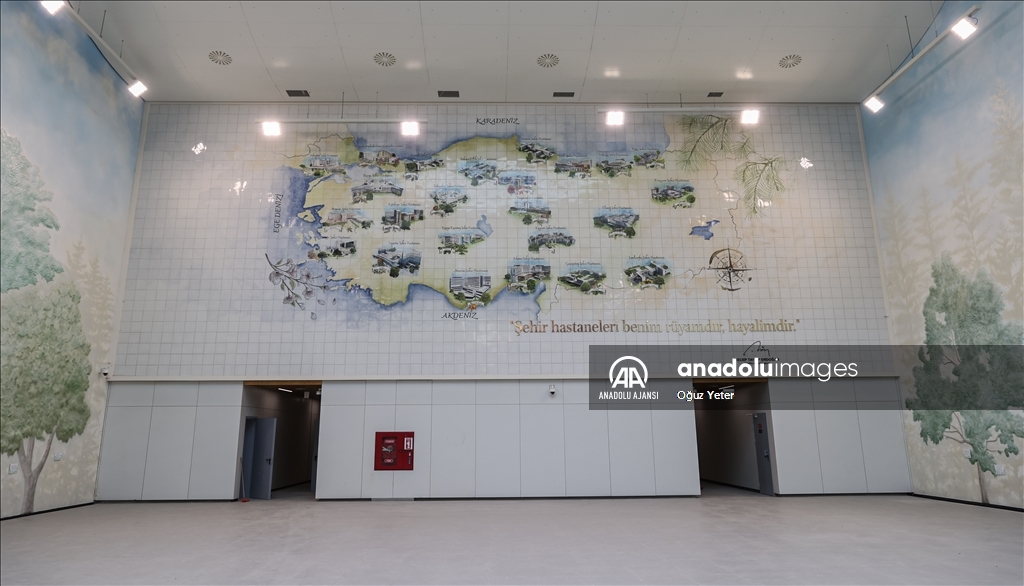 Başakşehir-Kayaşehir Metro Hattı'nda sanat galerisini andıran istasyon