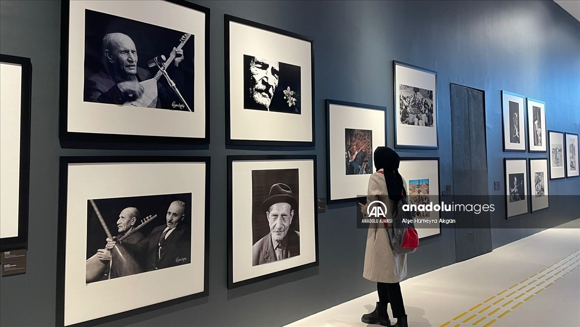 Aşık Veysel'in aile fotoğrafları ve hayatı AKM'de sergileniyor
