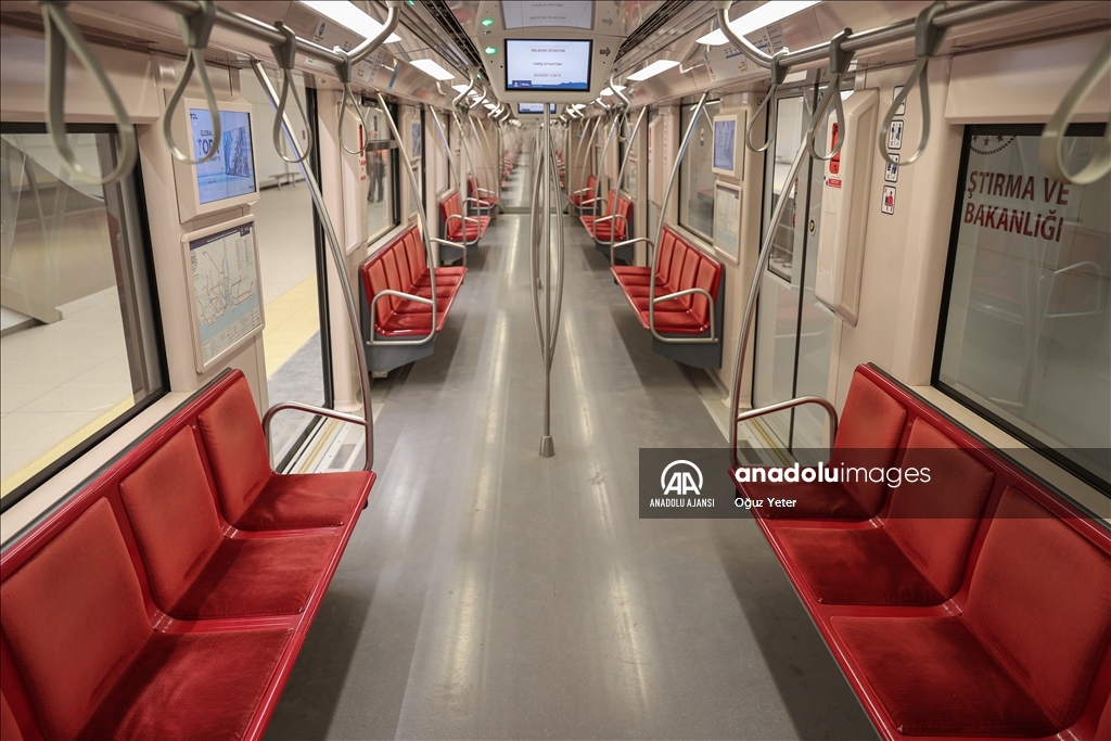 Başakşehir-Kayaşehir Metro Hattı'nda sanat galerisini andıran istasyon