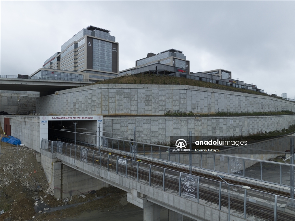 Başakşehir-Kayaşehir Metro Hattı'nda sanat galerisini andıran istasyon