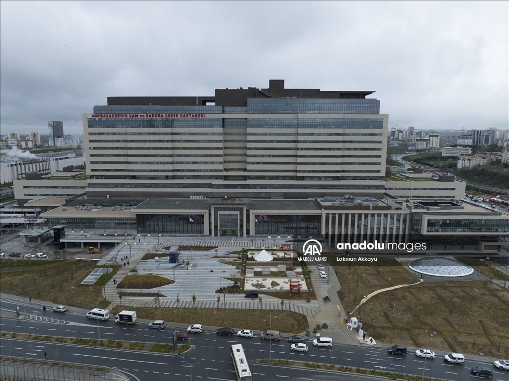 Başakşehir-Kayaşehir Metro Hattı'nda sanat galerisini andıran istasyon