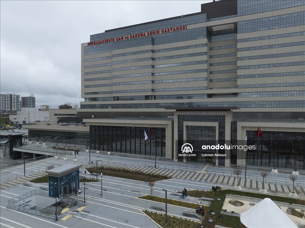 Başakşehir-Kayaşehir Metro Hattı'nda sanat galerisini andıran istasyon