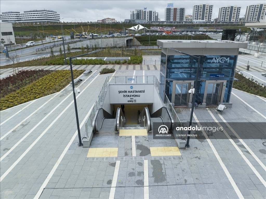 Başakşehir-Kayaşehir Metro Hattı'nda sanat galerisini andıran istasyon