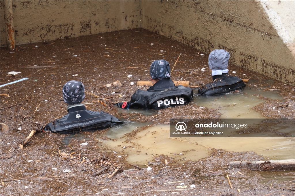 Adıyaman'da selin ardından başlatılan arama çalışmaları devam ediyor