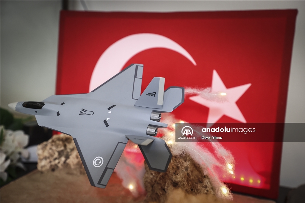 Baba oğul, film sahnelerine "diorama"yla yeniden hayat verdi