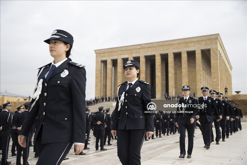 Emniyet teşkilatı Anıtkabir'i ziyaret etti