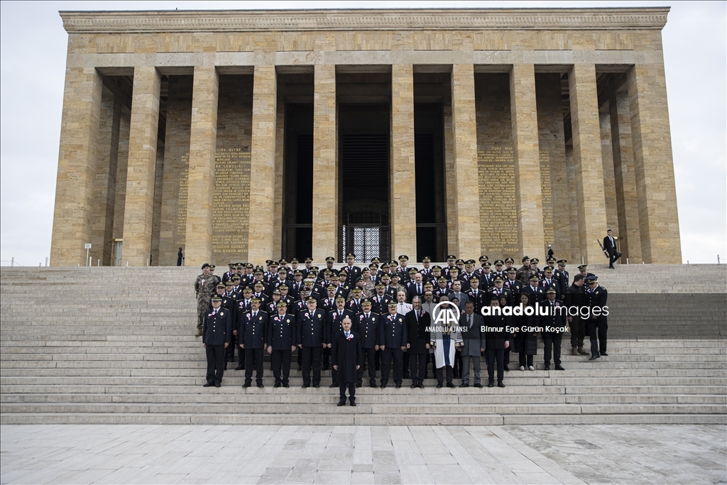 Emniyet teşkilatı Anıtkabir'i ziyaret etti