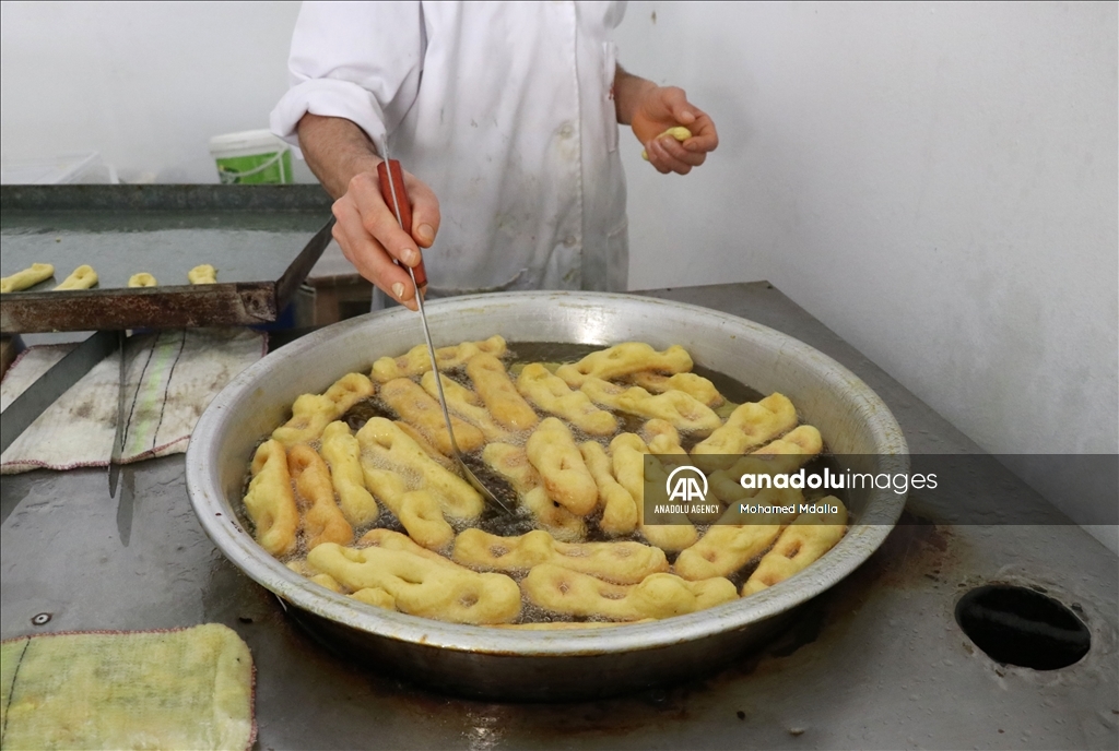 الزلابية.. حلوى من العهد العثماني تزين موائد رمضان التونسية