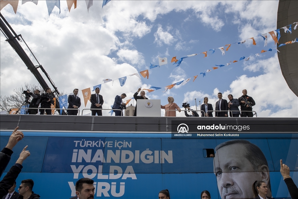 Cumhurbaşkanı Erdoğan, Ankara Arena Spor Salonu önünde bekleyen partililere hitap etti
