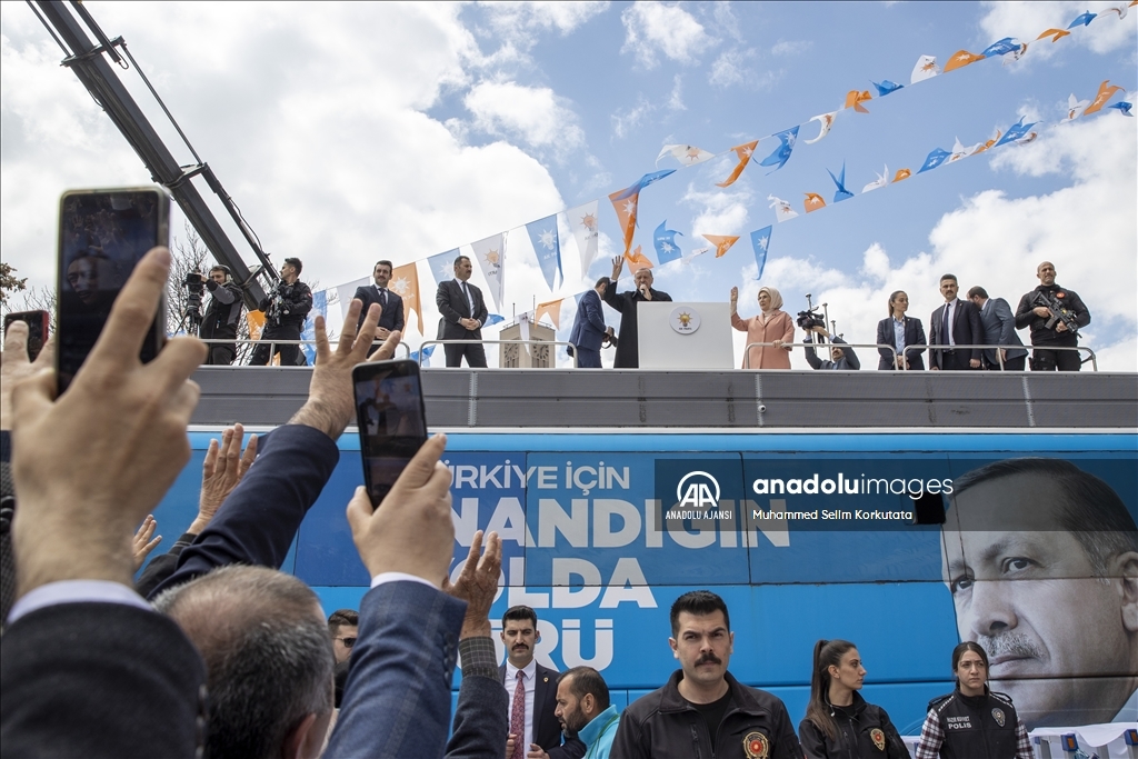 Cumhurbaşkanı Erdoğan, Ankara Arena Spor Salonu önünde bekleyen partililere hitap etti