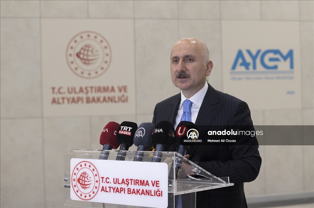 Bakan Karaismailoğlu, AKM-Gar-Kızılay Metro Hattı'nda incelemelerde bulundu