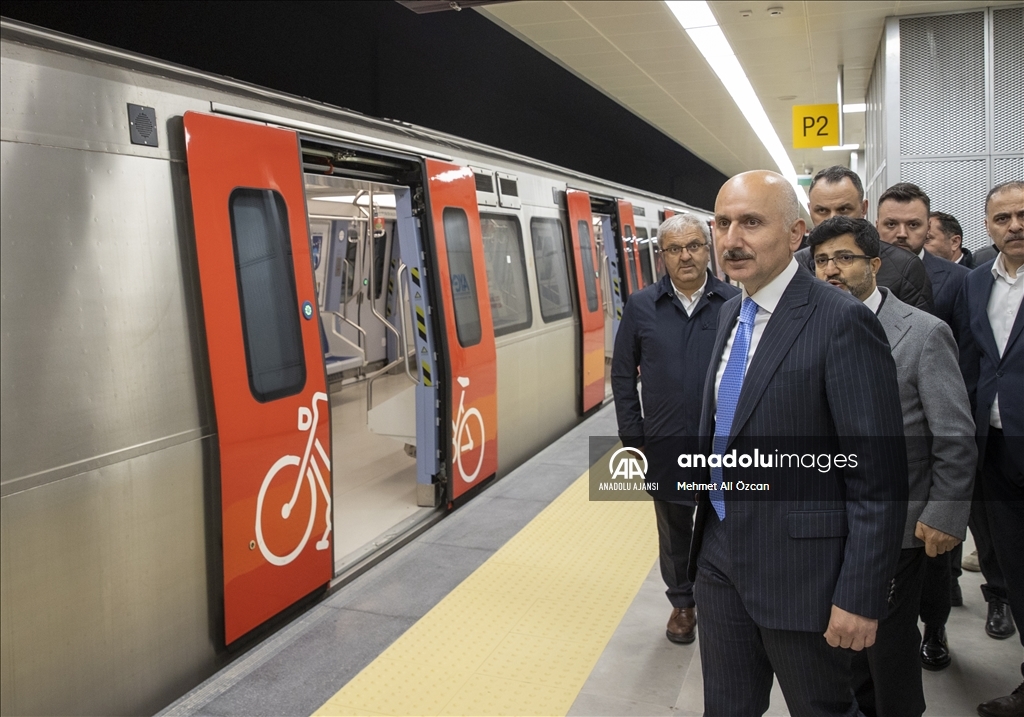 Bakan Karaismailoğlu, AKM-Gar-Kızılay Metro Hattı'nda incelemelerde bulundu