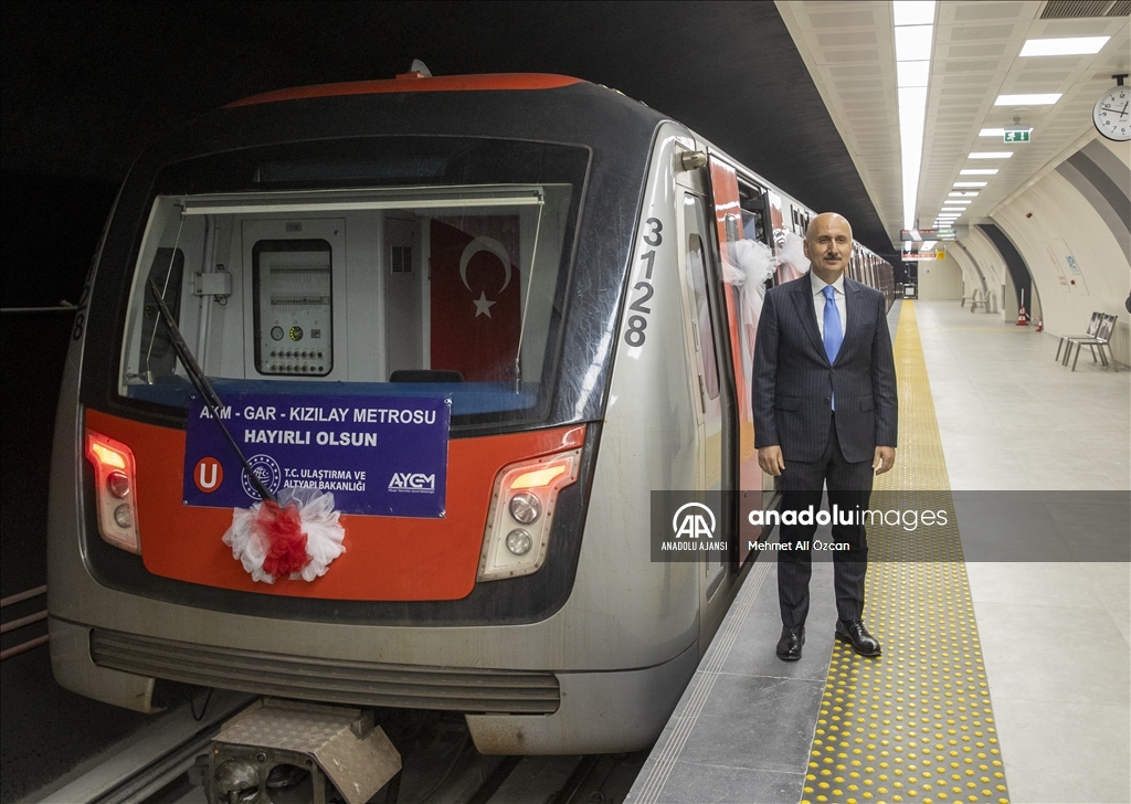 Bakan Karaismailoğlu, AKM-Gar-Kızılay Metro Hattı'nda incelemelerde bulundu