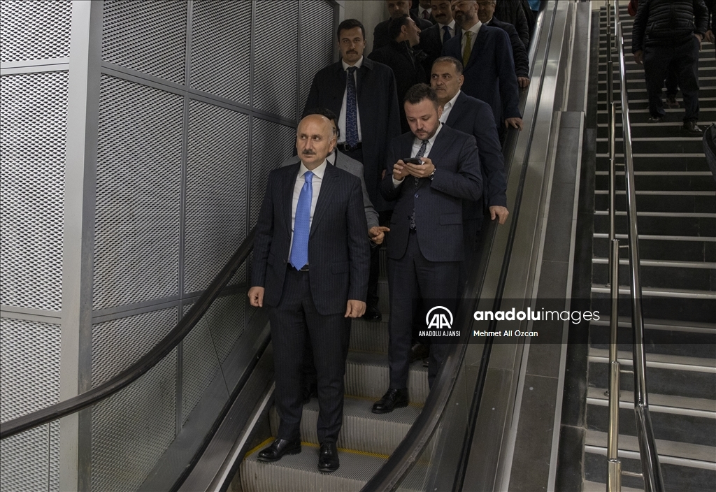 Bakan Karaismailoğlu, AKM-Gar-Kızılay Metro Hattı'nda incelemelerde bulundu