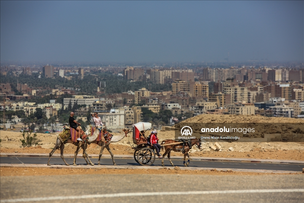 Mısır’da yüzlerce yıldır gizemini koruyan Giza piramitleri ilgi odağı olmayı sürdürüyor