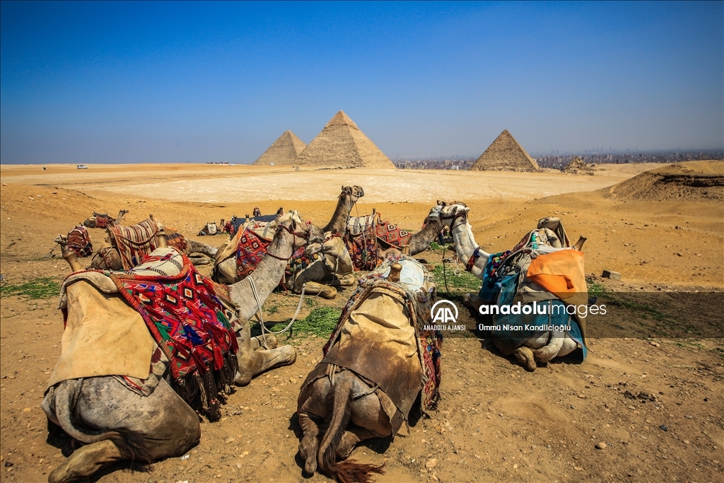 Mısır’da yüzlerce yıldır gizemini koruyan Giza piramitleri ilgi odağı olmayı sürdürüyor