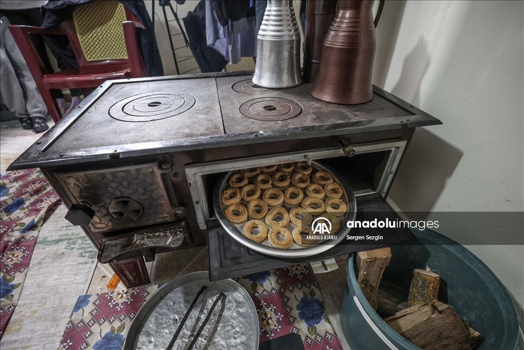 Yayladağı'nda kadınlar Ramazan Bayramı için "halaka" kurabiyesi hazırlıyor