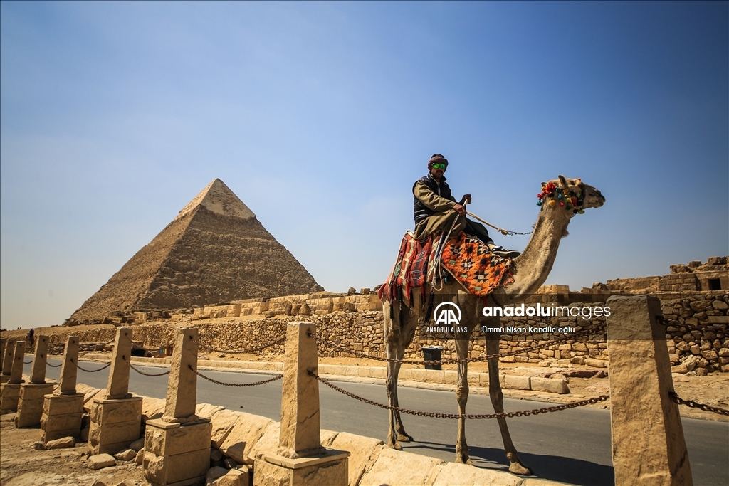 Mısır’da yüzlerce yıldır gizemini koruyan Giza piramitleri ilgi odağı olmayı sürdürüyor