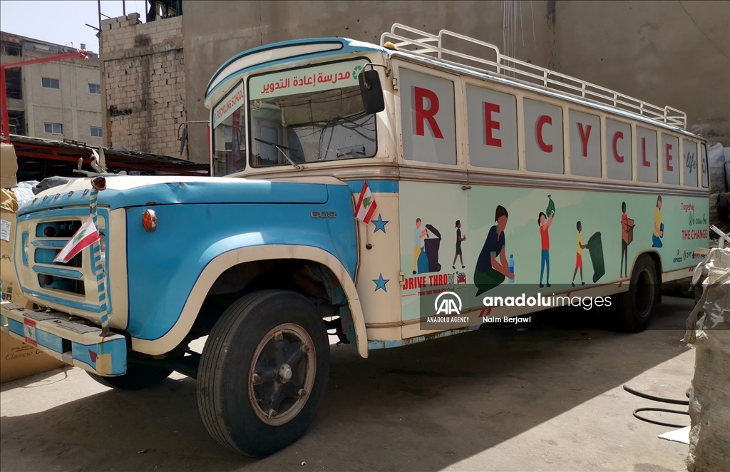 "البوسطة" اللبنانية.. من رمز الحرب إلى ملهمة السلام