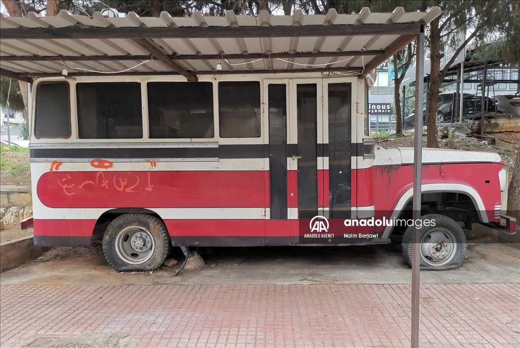 "البوسطة" اللبنانية.. من رمز الحرب إلى ملهمة السلام