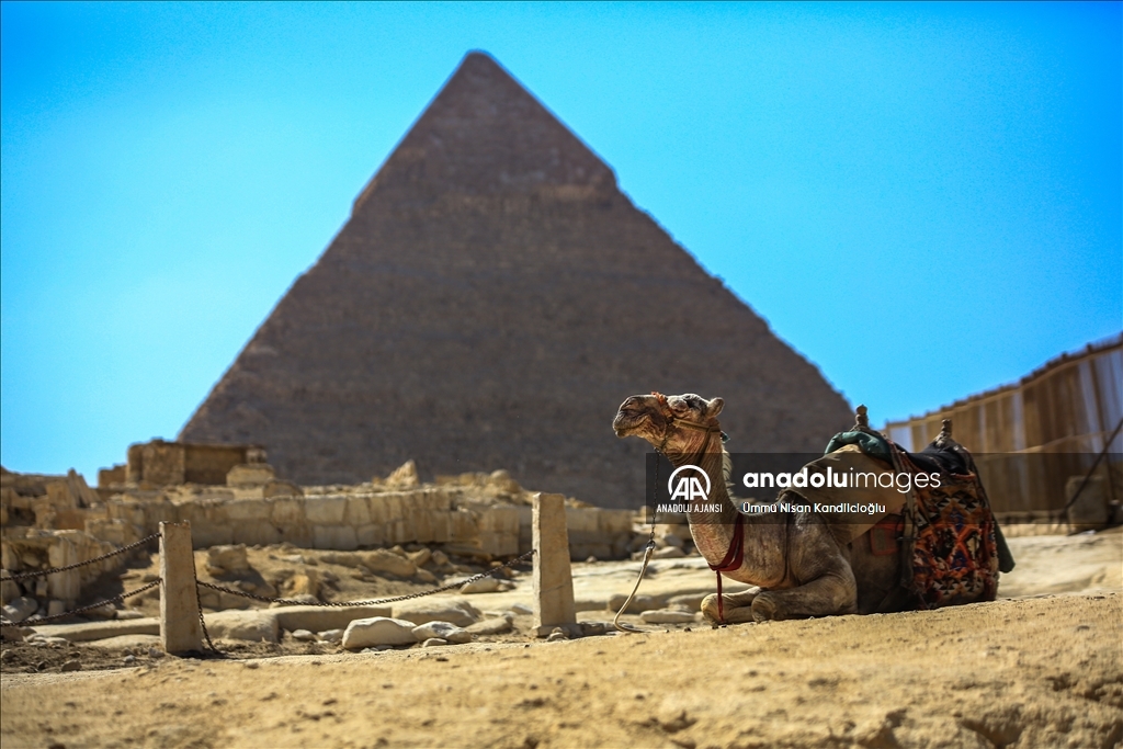 Mısır’da yüzlerce yıldır gizemini koruyan Giza piramitleri ilgi odağı olmayı sürdürüyor