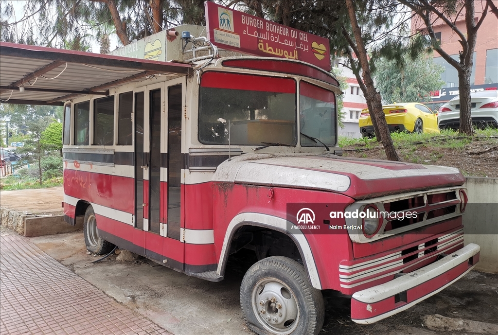 "البوسطة" اللبنانية.. من رمز الحرب إلى ملهمة السلام