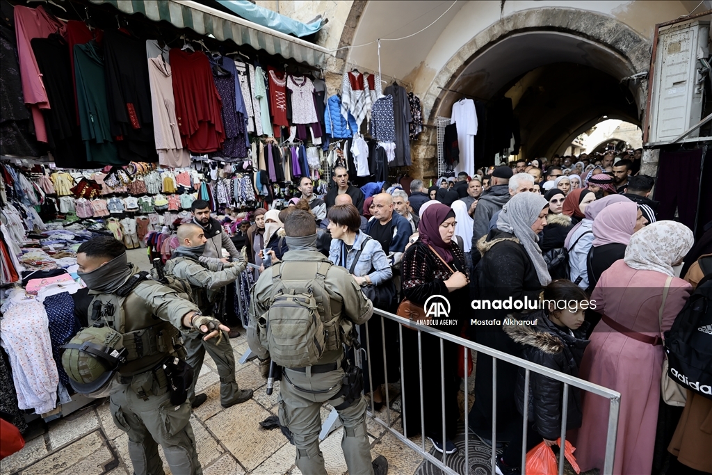 حضور فلسطینیان در مسجدالاقصی برای ادای آخرین نماز جمعه ماه رمضان