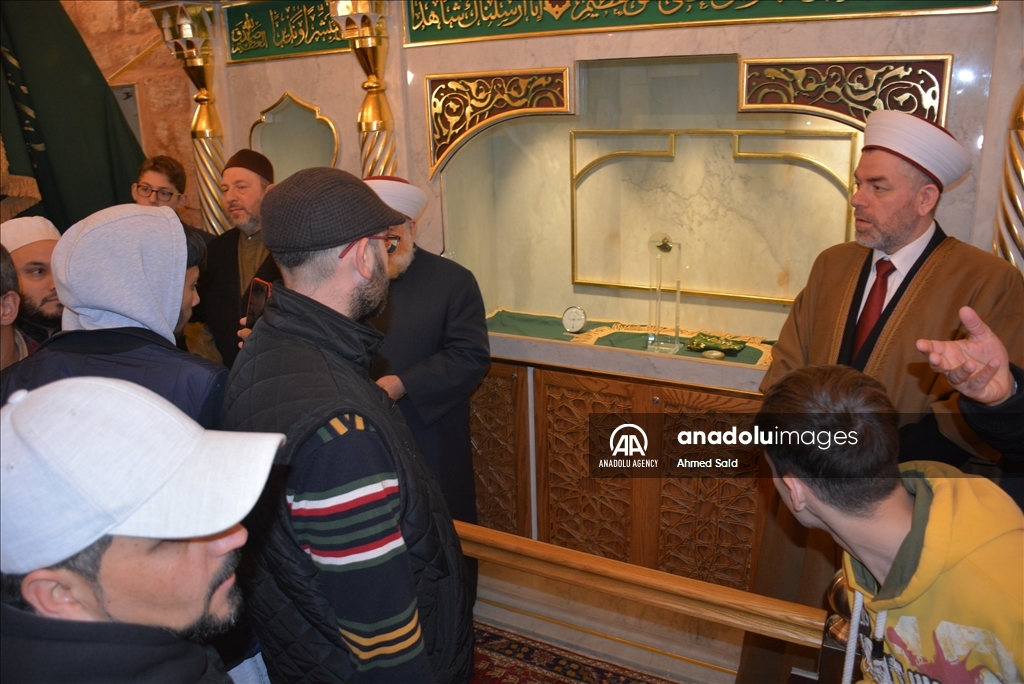 لبنان.. مساجد طرابلس تكتظ بالمعتكفين وزوار "الأثر النبوي"