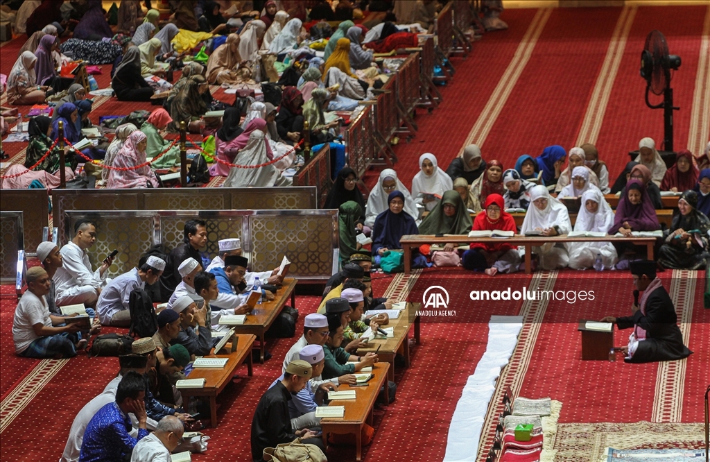 Itikaf di sepuluh hari terakhir Ramadan
