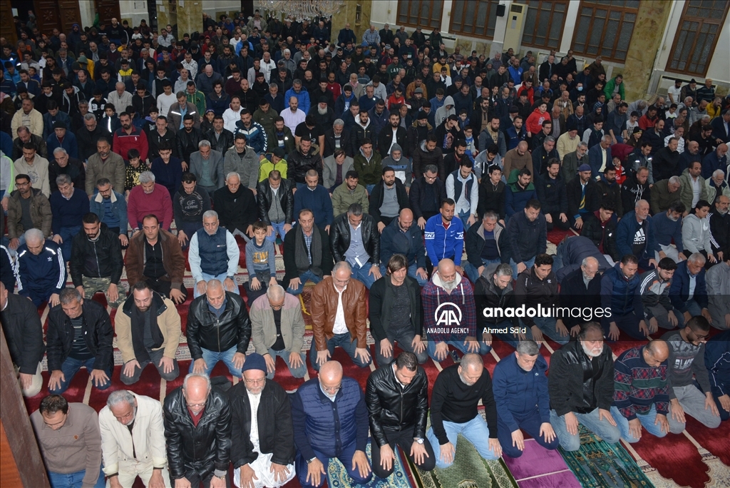 لبنان.. مساجد طرابلس تكتظ بالمعتكفين وزوار "الأثر النبوي"