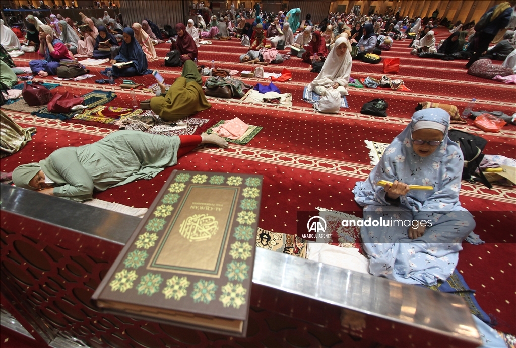 Itikaf di sepuluh hari terakhir Ramadan