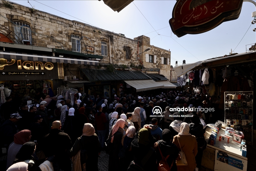 حضور فلسطینیان در مسجدالاقصی برای ادای آخرین نماز جمعه ماه رمضان