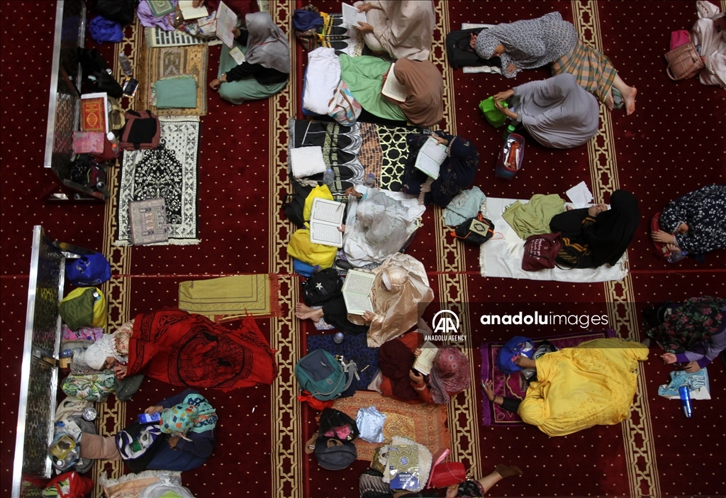 Itikaf di sepuluh hari terakhir Ramadan