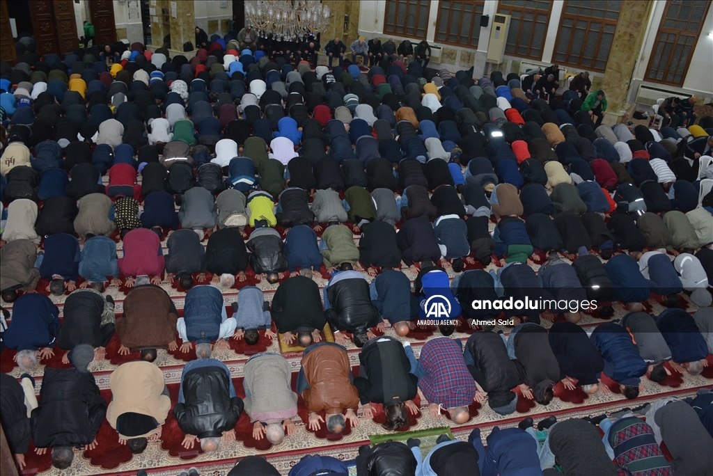 لبنان.. مساجد طرابلس تكتظ بالمعتكفين وزوار "الأثر النبوي"