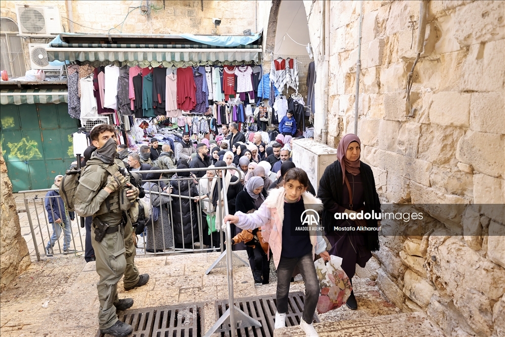 حضور فلسطینیان در مسجدالاقصی برای ادای آخرین نماز جمعه ماه رمضان