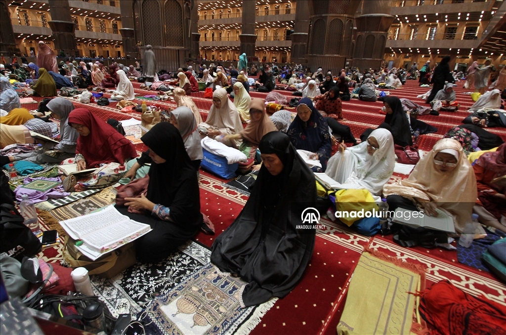 Itikaf di sepuluh hari terakhir Ramadan