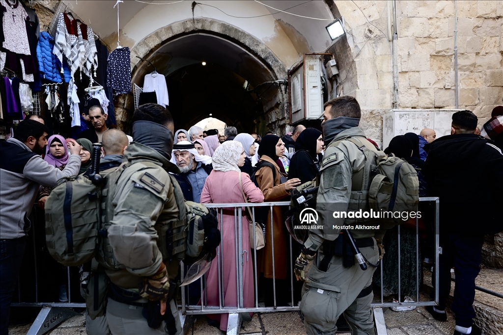 حضور فلسطینیان در مسجدالاقصی برای ادای آخرین نماز جمعه ماه رمضان