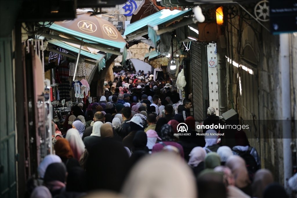 حضور فلسطینیان در مسجدالاقصی برای ادای آخرین نماز جمعه ماه رمضان