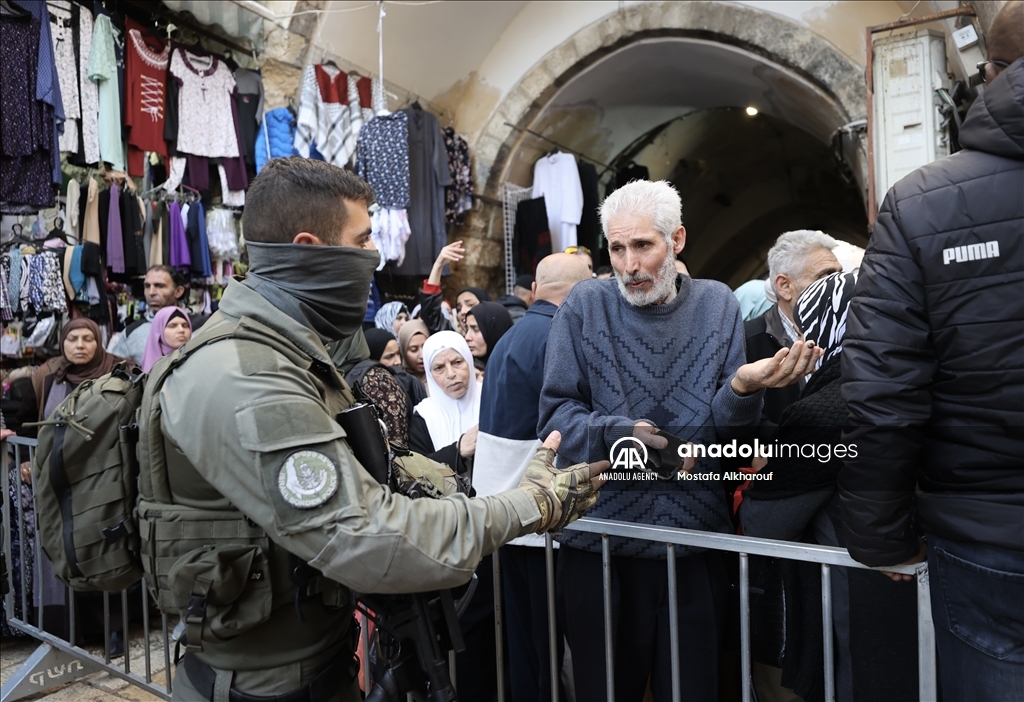 حضور فلسطینیان در مسجدالاقصی برای ادای آخرین نماز جمعه ماه رمضان