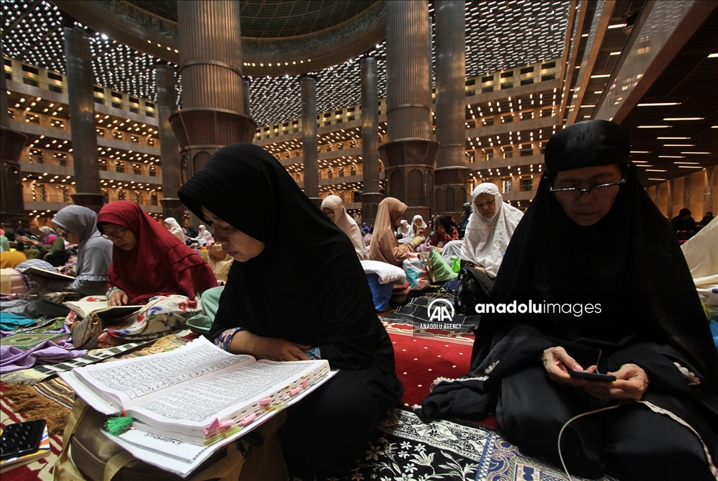 Itikaf di sepuluh hari terakhir Ramadan