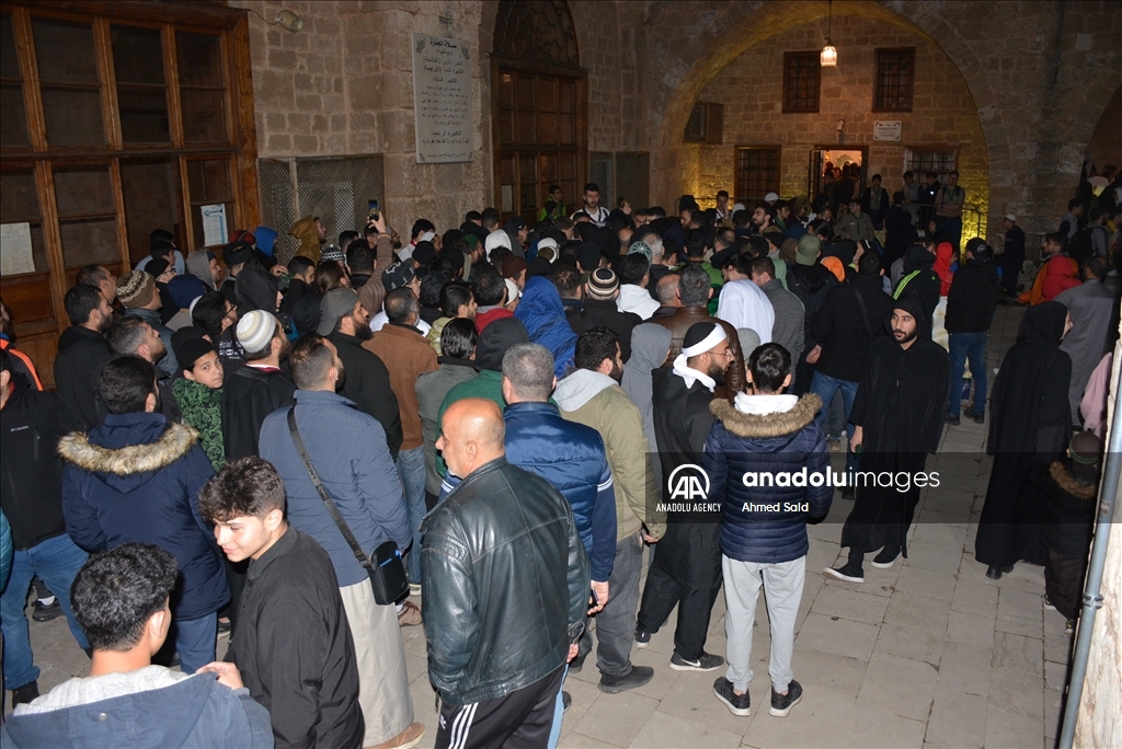 لبنان.. مساجد طرابلس تكتظ بالمعتكفين وزوار "الأثر النبوي"