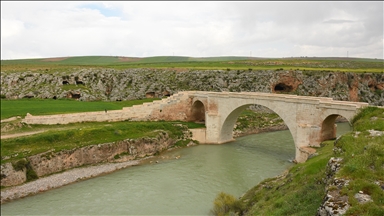 Adıyaman'daki tarihi Kızılin Köprüsü depremleri hasarsız atlattı