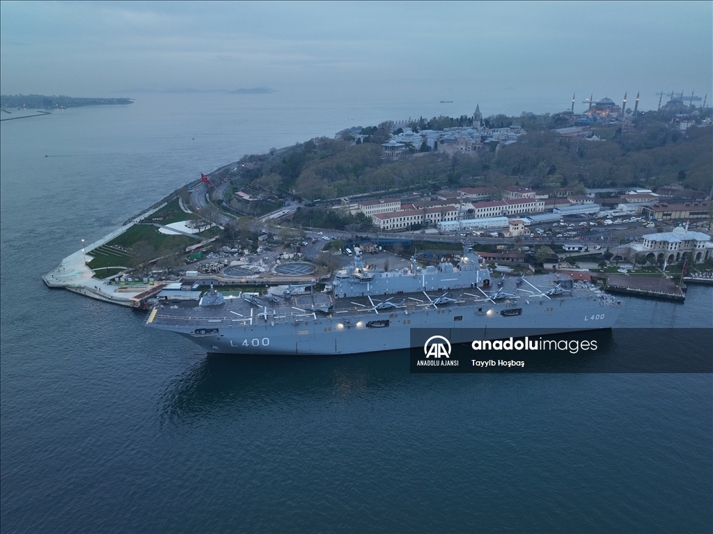 TCG Anadolu gemisi Sarayburnu Limanı'na demirledi