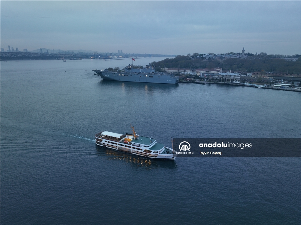 TCG Anadolu gemisi Sarayburnu Limanı'na demirledi