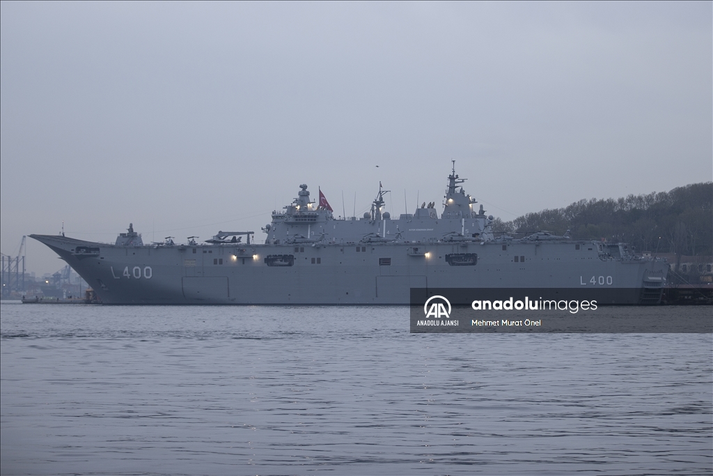 TCG Anadolu gemisi Sarayburnu Limanı'na demirledi