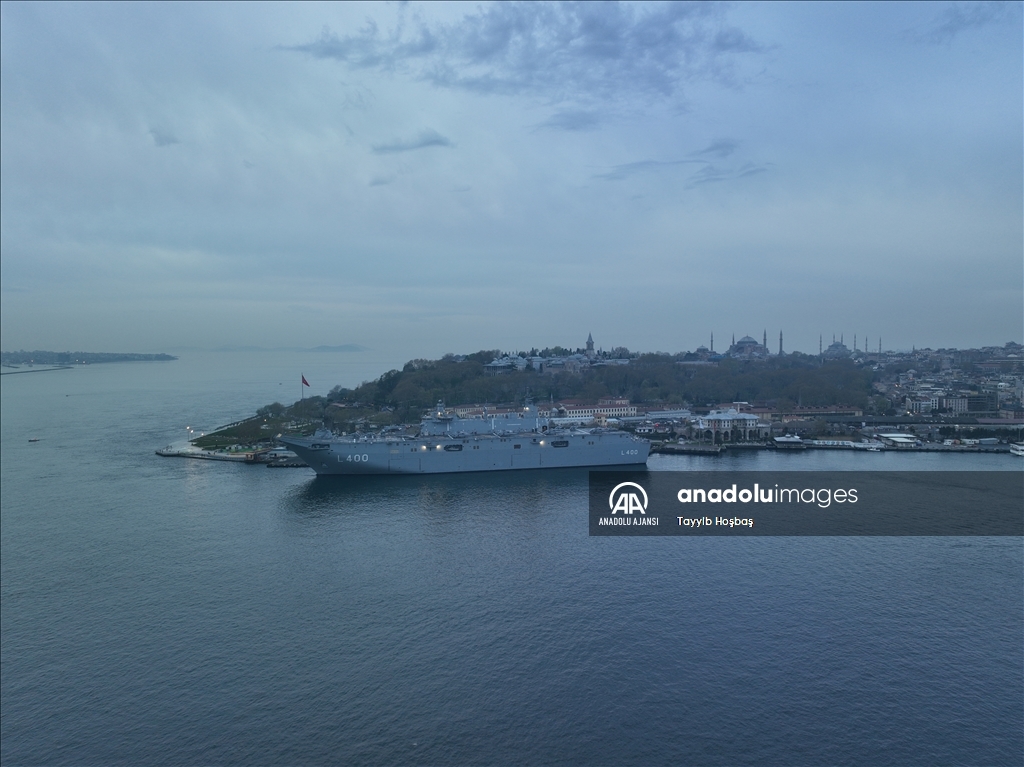 TCG Anadolu gemisi Sarayburnu Limanı'na demirledi