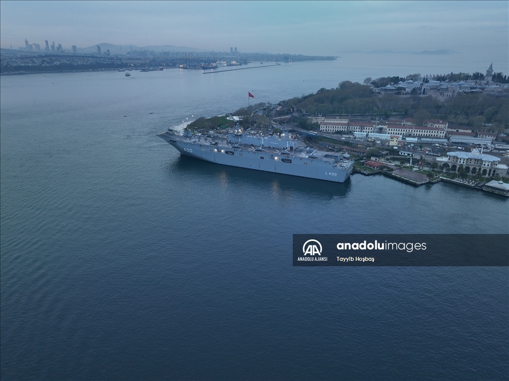 TCG Anadolu gemisi Sarayburnu Limanı'na demirledi