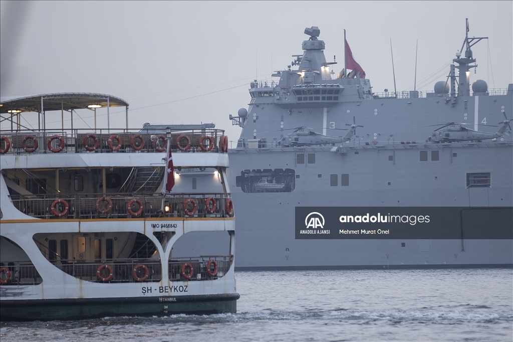 TCG Anadolu gemisi Sarayburnu Limanı'na demirledi