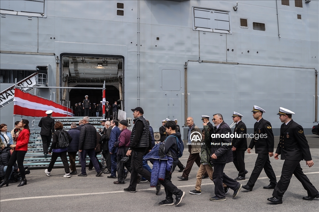 بازدید و استقبال گسترده مردم از اولین ناو پهپادبر ترکیه در استانبول